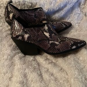 Genuine snake leather boots. Only worn 2 times.